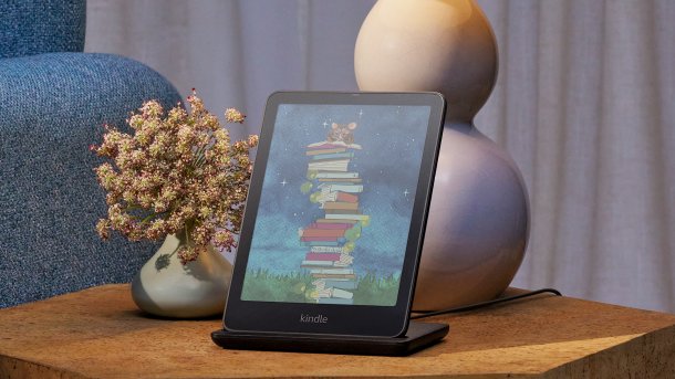 Kindle Colorsoft on table