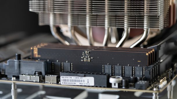 Crucial-Speicherriegel in einem Mainboard