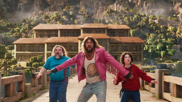 Szene aus "Ein Minecraft-Film" mit Jack Black, Jason Momoa und Sebastian Hansen.