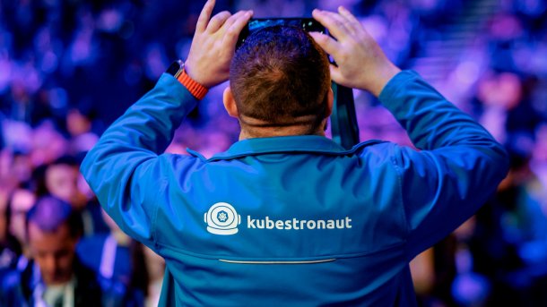 Man wears sweater with inscription kubestronaut