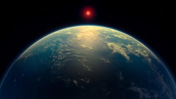 Ein Wasserplanet vor einem kleinen roten Stern
