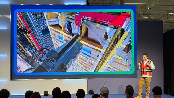 Der Roboter Vulcan wird auf einem Bildschirm präsentiert.