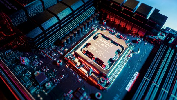 Ryzen 9 9950X3D in einem Mainboard mit blauem und rotem Licht