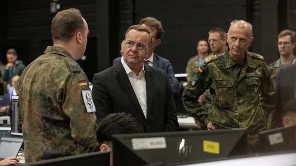 Verteidigungsminister Pistorius bei der Locked Shields 2025