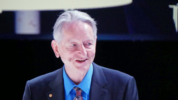 Geoffrey Hinton auf der Gitex Europe in Berlin