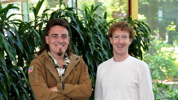 Zwei lachende Männer