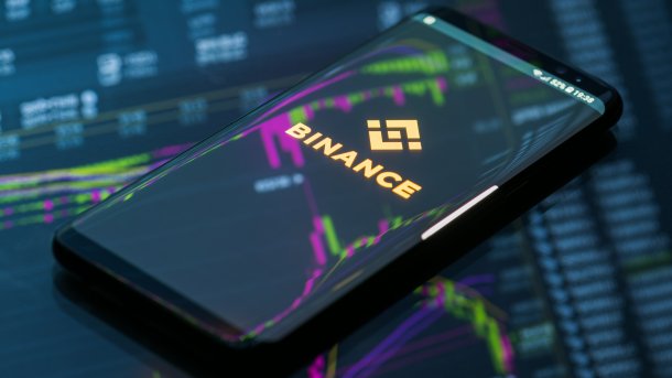 Die Binance-App wird auf einem Smartphone angezeigt.
