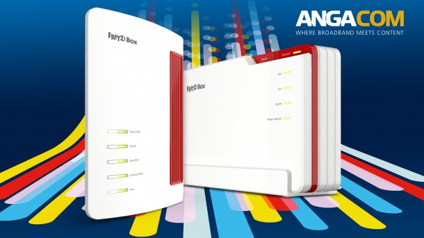 Zwei Fritzbox-Router vor buntem Hintergrund