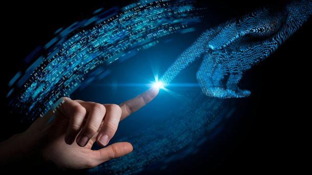 Menschliche Hand berührt Hologramm-Hand