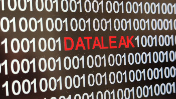 Nullen und Einsen, darunter versteckt sich die Zeichenkette DATALEAK