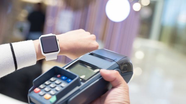 Smartwatch at the NFC payment terminal
