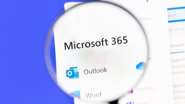 "Microsoft 365" lettering under a magnifying glass