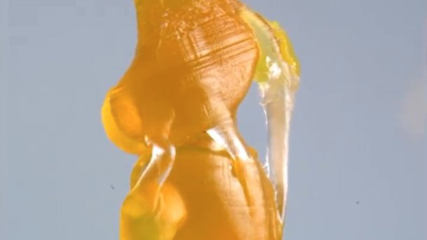 Artificial knee joint