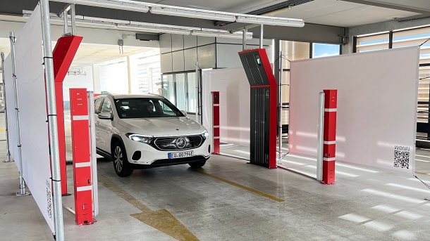 A vehicle between red scanner columns