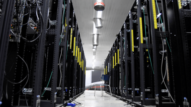 Blick in einen Serverraum des "Cyberbunkers".