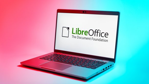 Das LibreOffice-Logo wird auf einem Laptop-Display angezeigt.