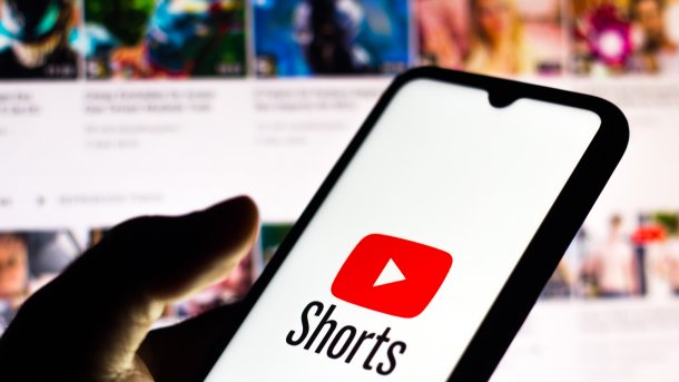 Youtube-Shorts-Logo auf Handy