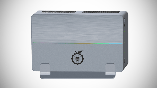 Man sieht einen kleinen PC von vorn. Es ist das Orange Pi Logo eingelassen.