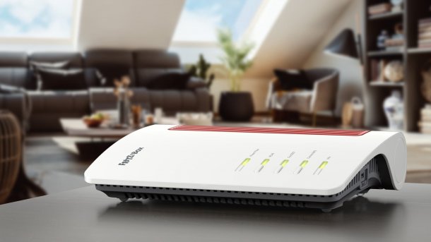 Fritzbo auf einem Tisch in einer Dachgeschosswohnung