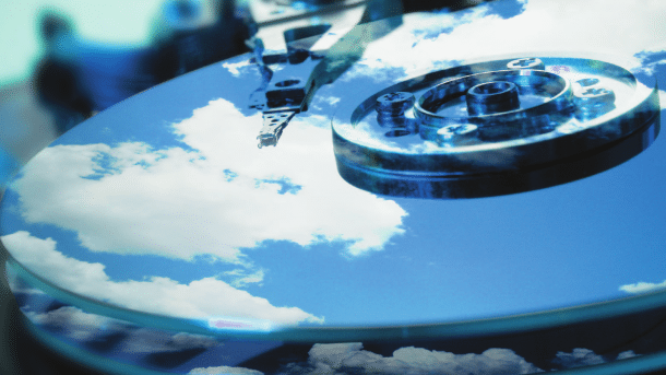 Festplatte mit Wolken