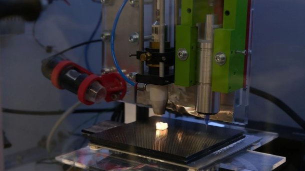 3D-Drucker aus Kiel druckt Glasobjekt