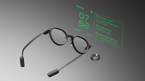 Smartbrille Even Realities G2 mit grünem Display und Smart Ring R1 vor grauem Hintergrund schwebend.