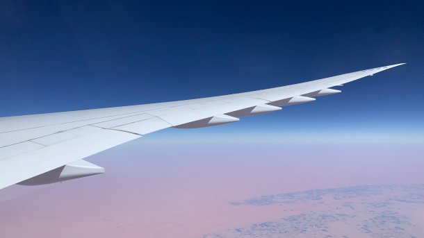 Tragfläche einer Boeing 777 aus Sicht eines Passagiers.