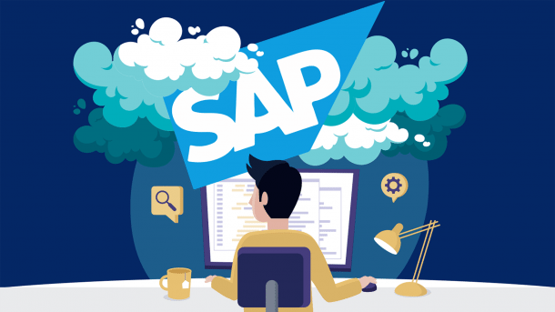 SAP-Anwender vor Computer mit Wolken