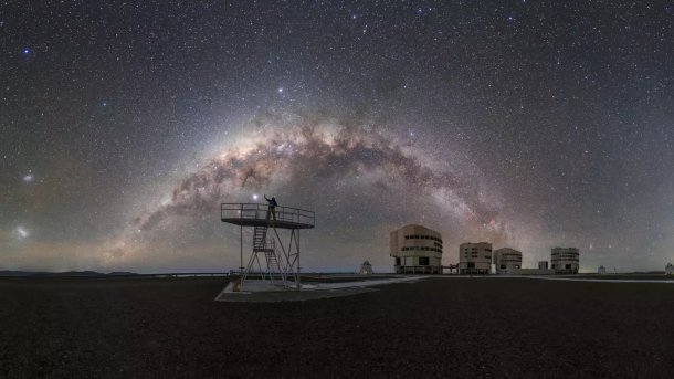 Die Milchstraße über dem Paranal-Observatorium