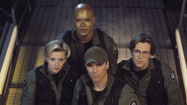 Screenshot zeigt ein Promobild der Serie Stargate SG-1