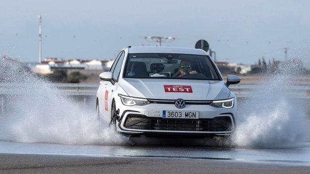 Fahrtest bei Aquaplaning