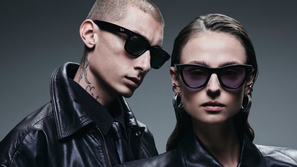 Ein junger Mann und eine junge Frau mit Ray-Ban Meta-Brillen.
