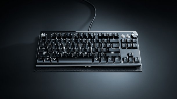Razer Huntsman Signature Edition gaming keyboard with mechanical switches, aluminum case, rotary knob and wrist rest on a black background.