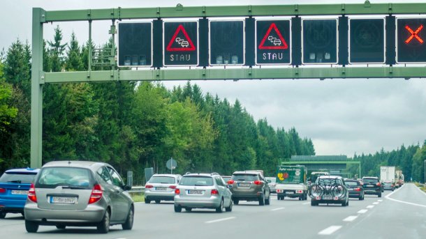 Autobahn mit Stau