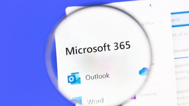Lupe auf Schriftzug Microsoft 365