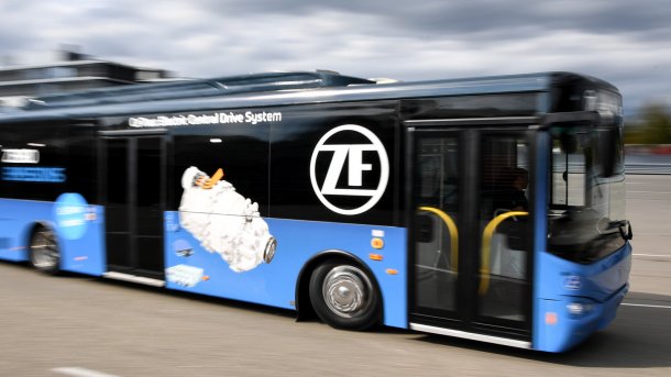 Bus mit ZF-Logo