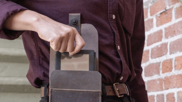 Hipper geht's nicht: Ich trage meinen Newton am Holster!