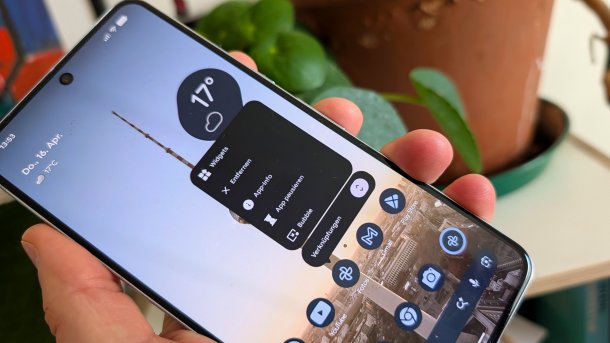 Pixel smartphone with new context menu