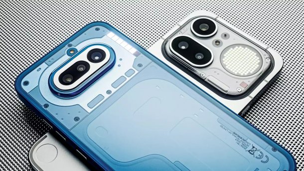 Nothing Phone 4a und 4a Pro übereinander