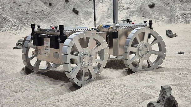 Mars rover with biomimetic wheels drives in sand