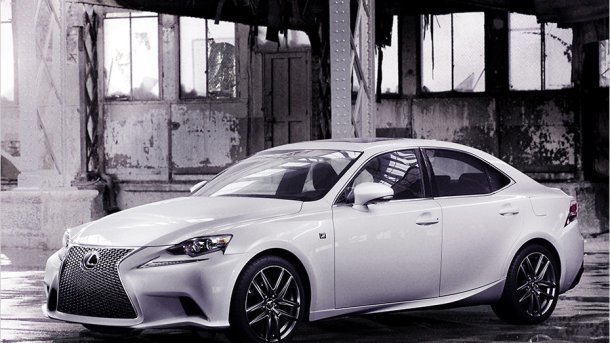 Auf der North American International Auto Show 2013 (NAIAS) in Detroit enthüllt Lexus den neuen IS und den IS F Sport. (im Bild)