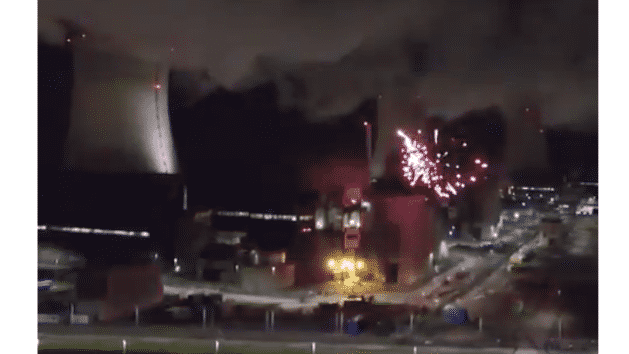 Atomkraft: Greenpeace-Aktivisten zünden Feuerwerk auf AKW-Gelände Cattenom