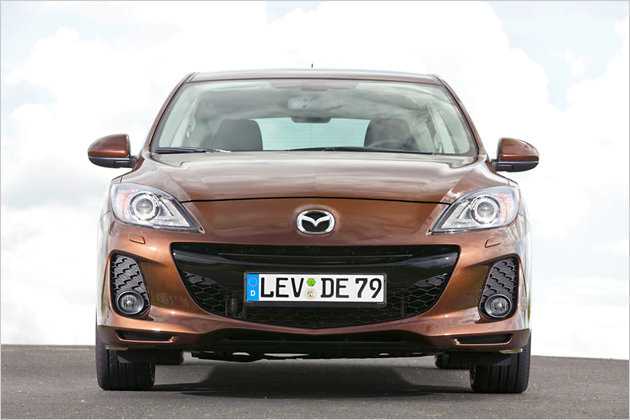 Mazda-3-Front: Die Aerodynamik wurde verbessert, was sich auch in niedrigeren Verbräuchen niederschlägt.