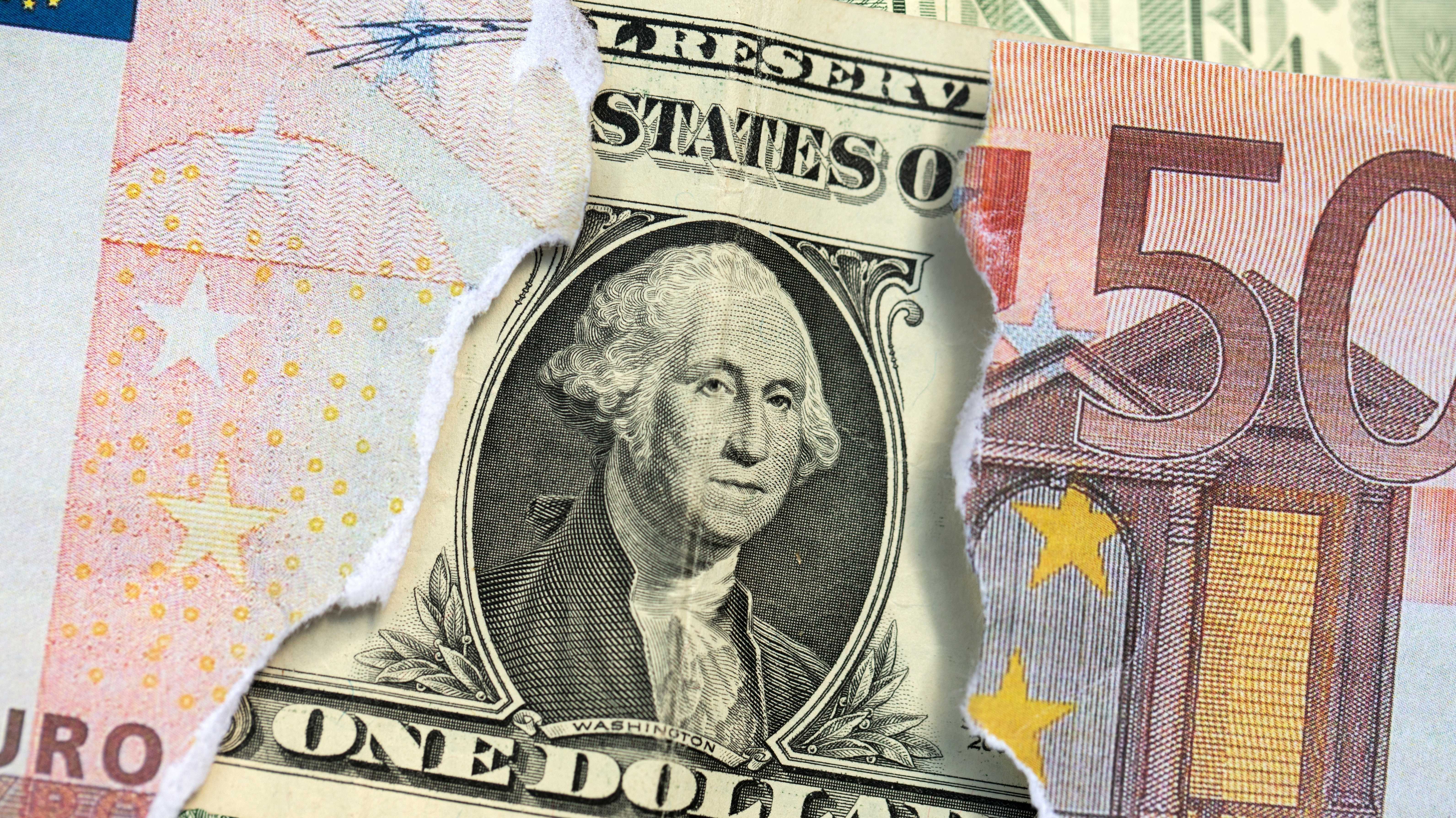 Euro und US-Dollarnoten