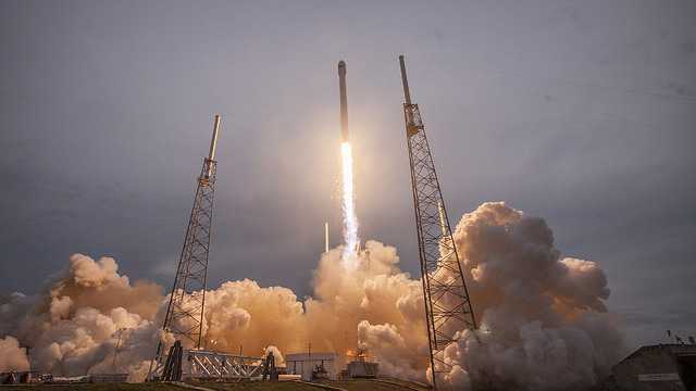 SpaceX: Elon Musk beantragt Tests für Satelliten-Internet