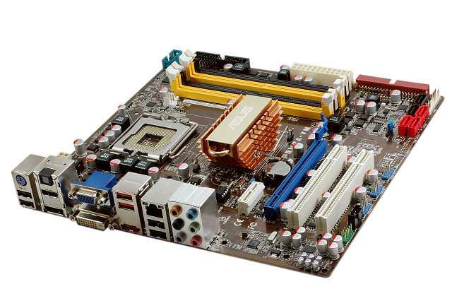 Das Asus P5N7A-VM bietet mit Dual-Link-DVI, DisplayPort, HDMI und VGA vier verschiedene Monitoranschlüsse.