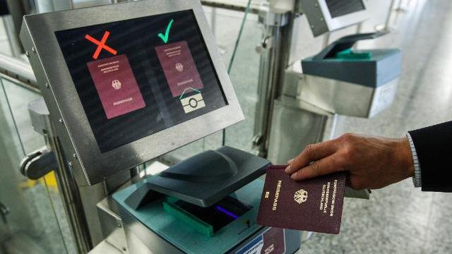 Ausweis-Scanner Flughafen Frankfurt/Main