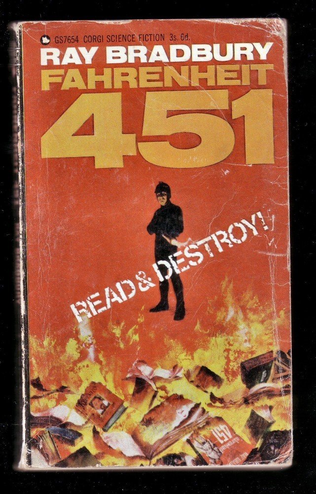 451 ist eine Verneigung vor Ray Bradburys Roman &quot;Fahrenheit 451&quot;.