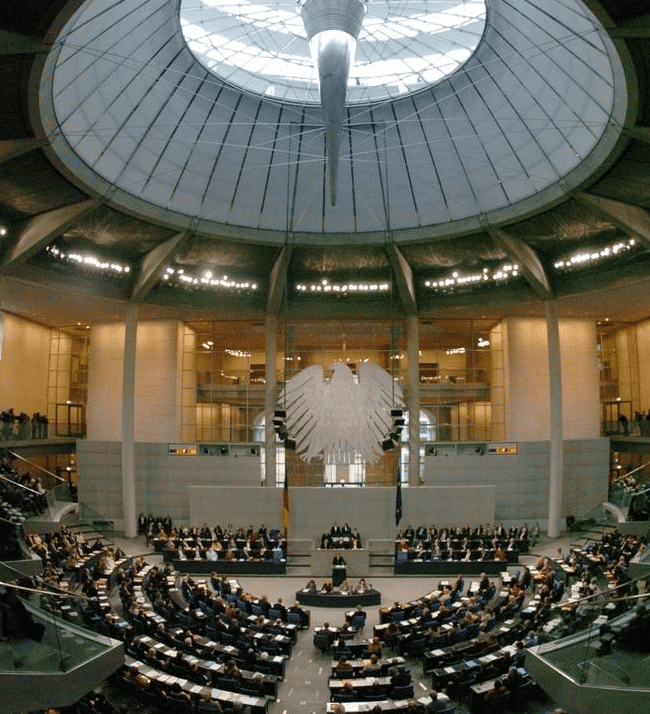 Der Plenarsaal, Tagungsort des Bundestags im Reichtstagsgebäude in Berlin