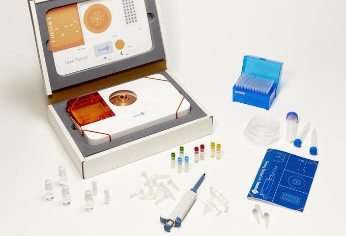 Das Starterkit bringt eine Pipette und Verbrauchsmaterialien mit.